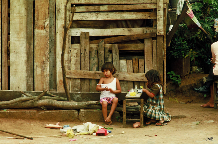 AÑO 1983 - COLOR - VIDA CAMPESINA EN PARAGUAY (JOSÉ MARÍA BLANCH)